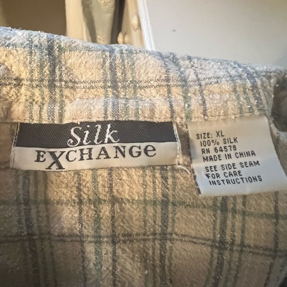 Silk Exchange short sleeve button down shirt - Picture 4 of 8